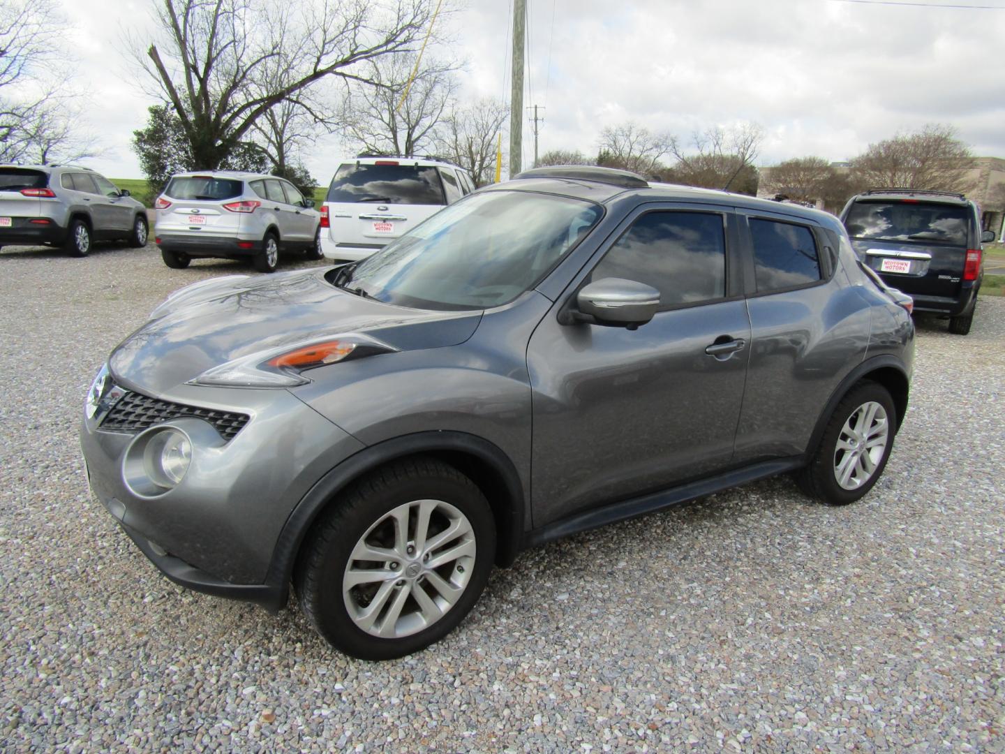 2015 Gray Nissan Juke S FWD (JN8AF5MR4FT) with an 1.6L L4 DOHC 16V engine, Automatic transmission, located at 15016 S Hwy 231, Midland City, AL, 36350, (334) 983-3001, 31.306210, -85.495277 - Photo#2